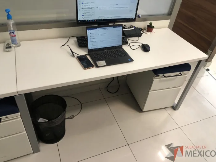 Lote 018 - Mesa de trabajo para 2 personas - Imagen 3