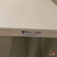Lote 022 - 2 Cubiertas empotradas con 5 patas metálicas (Forman una mesa trabajo en escuadra) - Imagen 10