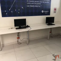 Lote 022 - 2 Cubiertas empotradas con 5 patas metálicas (Forman una mesa trabajo en escuadra) - Imagen 8