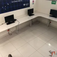 Lote 022 - 2 Cubiertas empotradas con 5 patas metálicas (Forman una mesa trabajo en escuadra) - Imagen 5