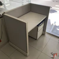 Lote 024 - Estación de trabajo para 1 persona con portateclado
