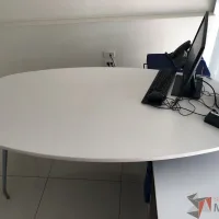 Lote 026 - Escritorio recargado sobre credenza con 2 cajones y 1 entrepaño - Imagen 12