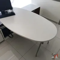 Lote 026 - Escritorio recargado sobre credenza con 2 cajones y 1 entrepaño - Imagen 11