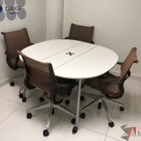 Lote 007 - Mesa de trabajo plegable para 4 personas con orificios para cable y estructura metálica - Imagen 2