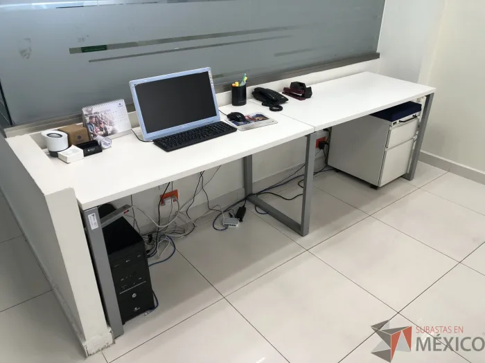 Lote 030 - Mesa de trabajo para 2 personas - Imagen 6