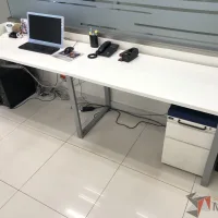 Lote 030 - Mesa de trabajo para 2 personas