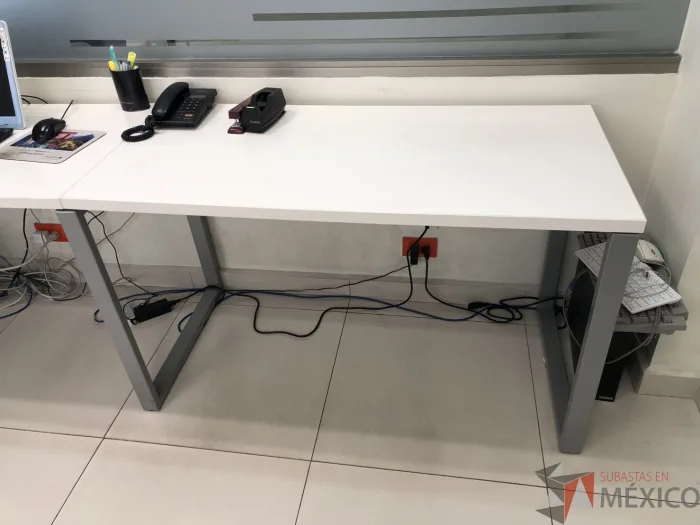Lote 030 - Mesa de trabajo para 2 personas - Imagen 3