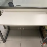 Lote 031 - Mesa de trabajo para 1 persona - Imagen 3