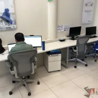 Lote 017 - Mesa de trabajo para 4 personas - Imagen 8