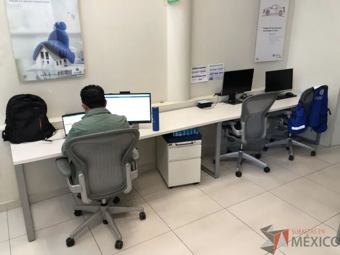Lote 017 - Mesa de trabajo para 4 personas - Imagen 8