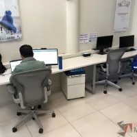 Lote 017 - Mesa de trabajo para 4 personas - Imagen 6