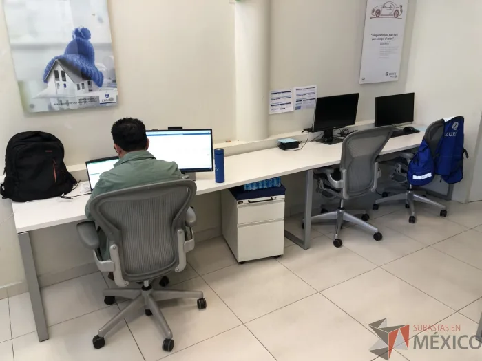 Lote 017 - Mesa de trabajo para 4 personas - Imagen 6