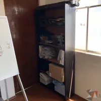 Lote 022 - Librero con 4 entrepaños
