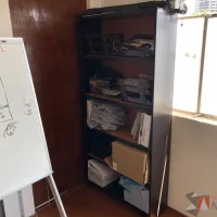 Lote 022 - Librero con 4 entrepaños - Imagen 5