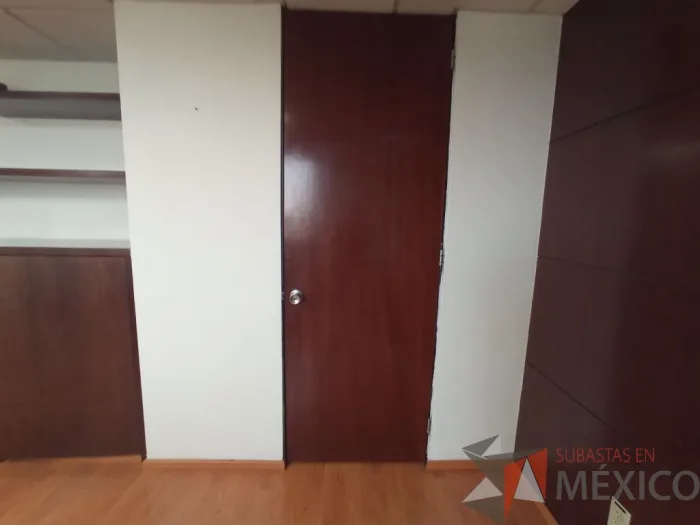 Lote 021 - 5 Puertas de madera, con chapa. - Imagen 5