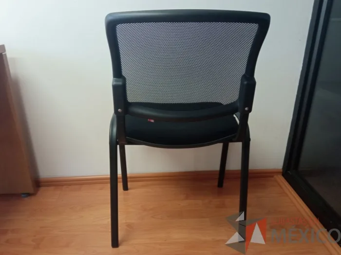 Lote 095- 2 Sillas fijas, respaldo en malla, asiento en tela, con estructura metálica. - Imagen 2
