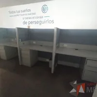 Lote 010 - Estación de trabajo para 4 personas, con mamparas de tela y con 4 archiveros verticales de pedestal - Imagen 3