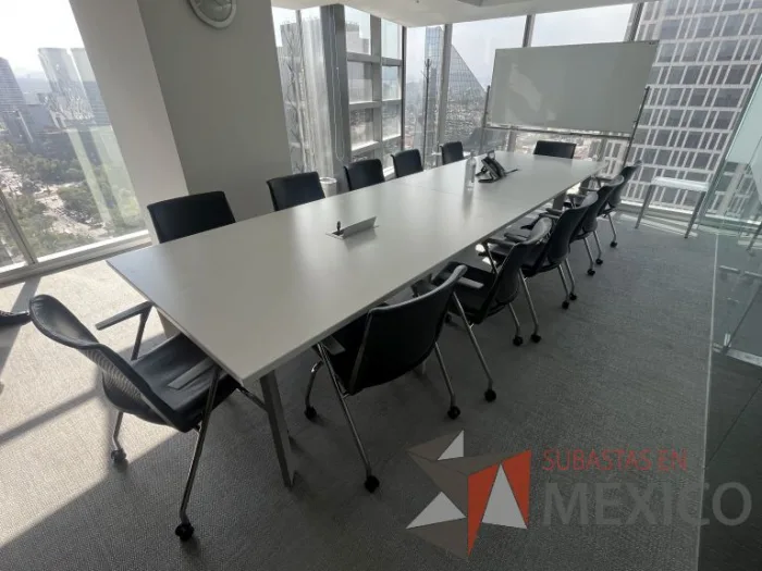 Lote 001 - Mesa de sala de juntas para 12 personas