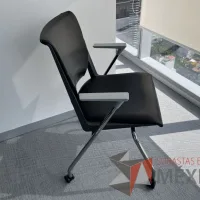 Lote 006 - 2 Sillas de visita con ruedas, descansabrazos, asiento y respaldo color negro - Imagen 3