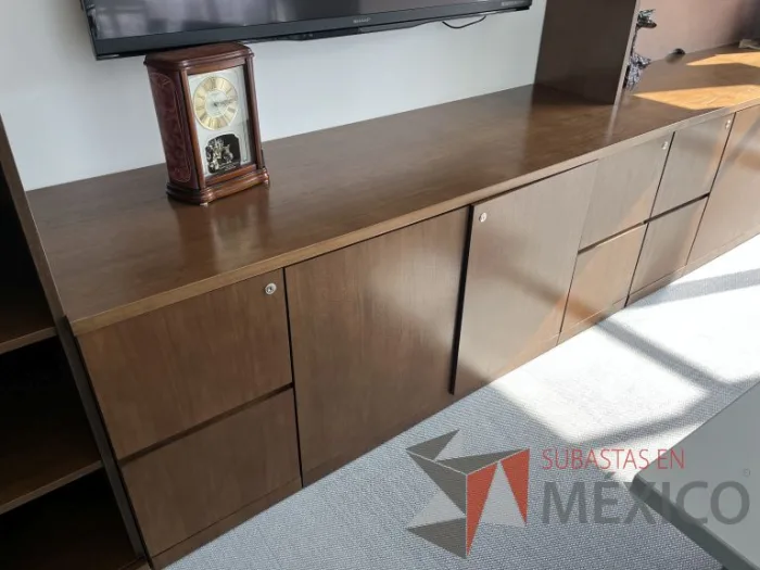 Lote 007 - 2 Credenzas, Gabinete superior y Gabinete de 1 puerta con 5 repisas - Imagen 5