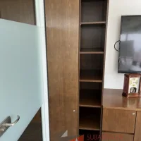 Lote 007 - 2 Credenzas, Gabinete superior y Gabinete de 1 puerta con 5 repisas - Imagen 6