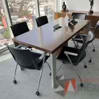 Lote 008 - Mesa de sala de juntas para 6 personas