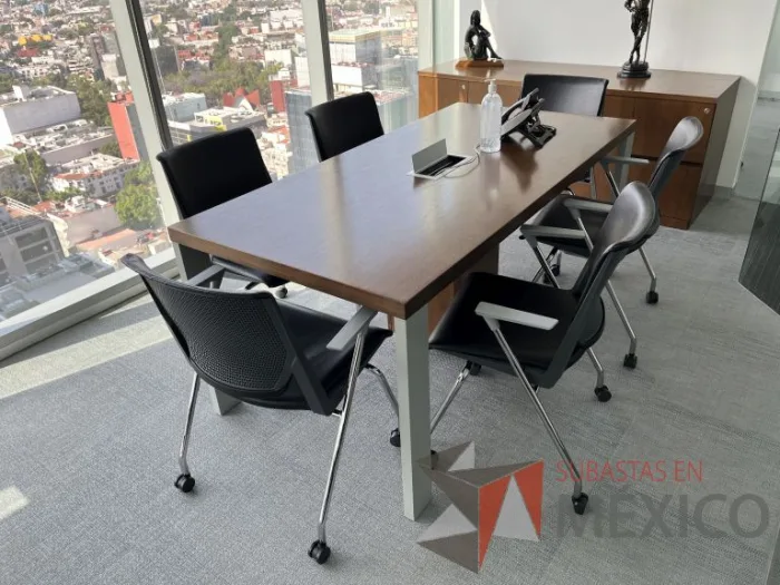 Lote 008 - Mesa de sala de juntas para 6 personas