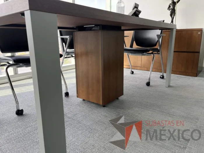 Lote 008 - Mesa de sala de juntas para 6 personas - Imagen 4