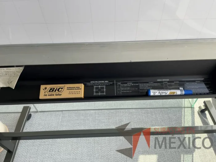 Lote 010 - Pizarrón electrónico con estructura metálica - Imagen 6
