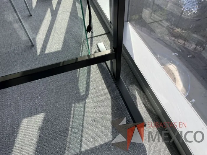 Lote 010 - Pizarrón electrónico con estructura metálica - Imagen 8
