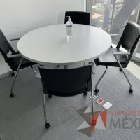Lote 011 - Mesa circular con base metálica y cubierta color blanco  - Imagen 2