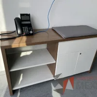 Lote 012 - Credenza de 2 puertas, 1 cajón y 1 entrepaño  - Imagen 2