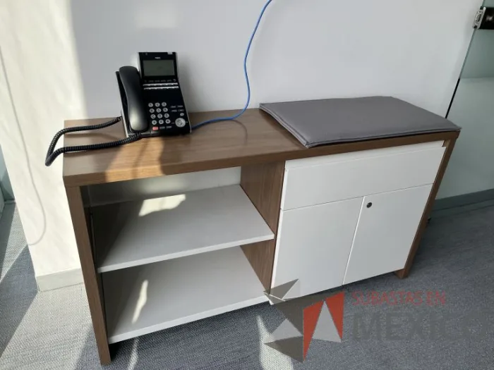 Lote 012 - Credenza de 2 puertas, 1 cajón y 1 entrepaño  - Imagen 2