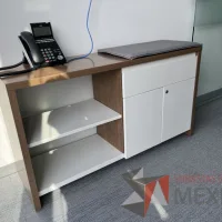 Lote 012 - Credenza de 2 puertas, 1 cajón y 1 entrepaño  - Imagen 4
