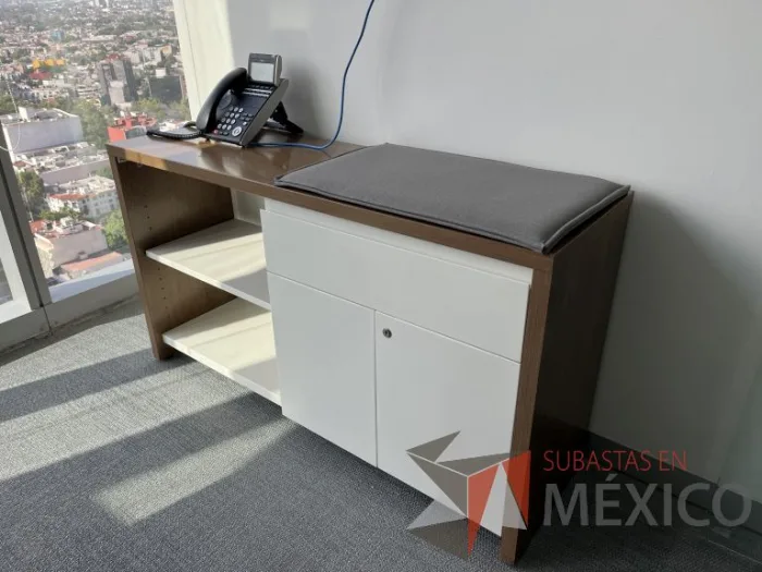 Lote 012 - Credenza de 2 puertas, 1 cajón y 1 entrepaño  - Imagen 5