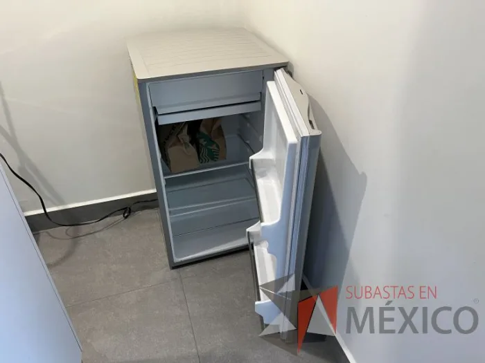 Lote 013 - Frigobar, MABE - Imagen 5