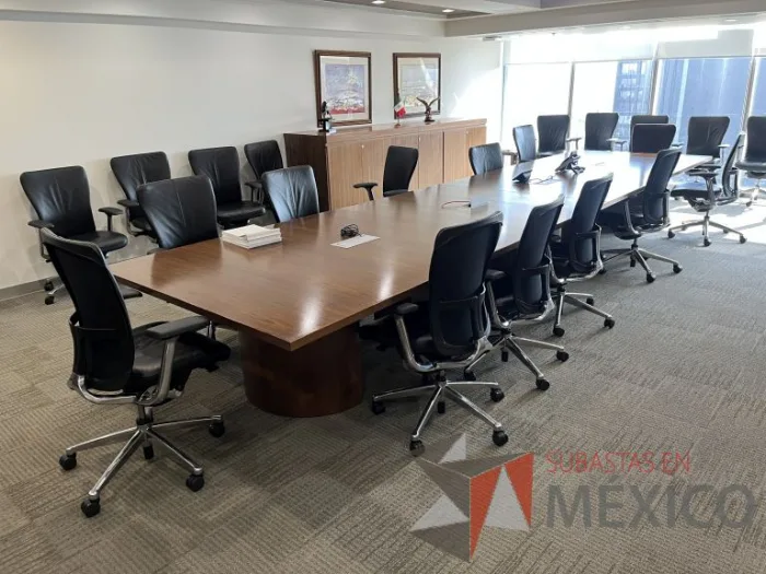Lote 015 - Mesa de sala de juntas para 15 personas