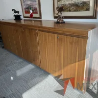 Lote 019 - Credenza de 5 puertas color café - Imagen 2
