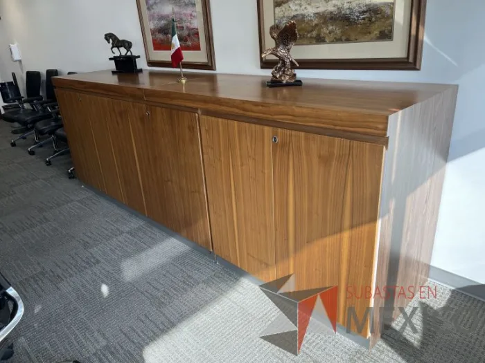 Lote 019 - Credenza de 5 puertas color café - Imagen 2