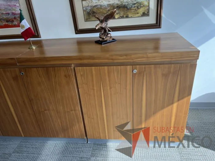 Lote 019 - Credenza de 5 puertas color café - Imagen 3