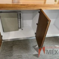 Lote 019 - Credenza de 5 puertas color café - Imagen 5