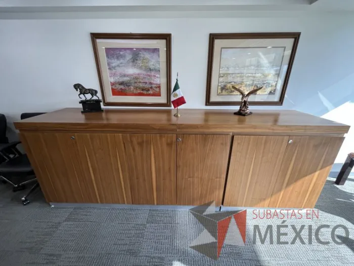 Lote 019 - Credenza de 5 puertas color café - Imagen 6