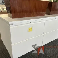 Lote 025 - Credenza de 4 cajones color blanco - Imagen 2