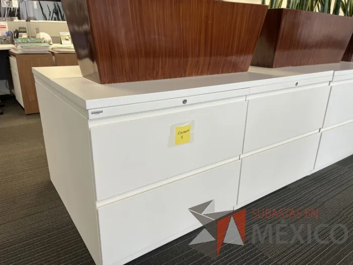 Lote 025 - Credenza de 4 cajones color blanco - Imagen 2