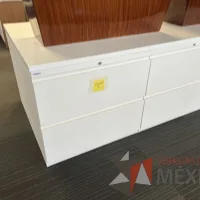 Lote 025 - Credenza de 4 cajones color blanco - Imagen 3
