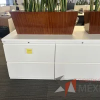Lote 025 - Credenza de 4 cajones color blanco