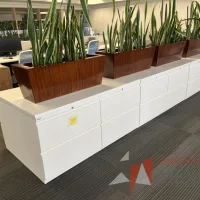 Lote 025 - Credenza de 4 cajones color blanco - Imagen 5