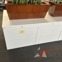 Lote 025 - Credenza de 4 cajones color blanco - Imagen 6