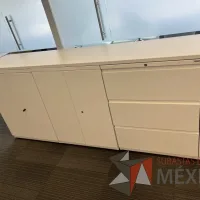 Lote 029 - Gabinete de 4 puertas y 3 cajones color blanco - Imagen 5