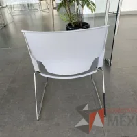 Lote 101 - 4 Sillas de visita con descansa pies, asiento y respaldo liso color gris - Imagen 6